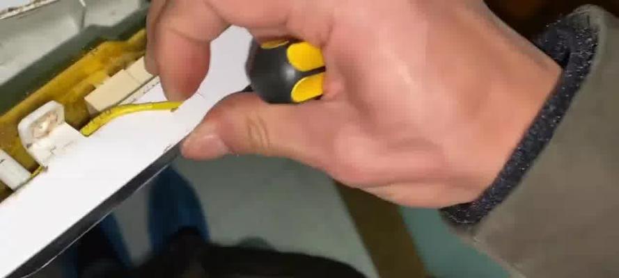 小天鹅洗衣机显示E30故障的原因及解决方法（探究小天鹅洗衣机显示E30故障的原因）