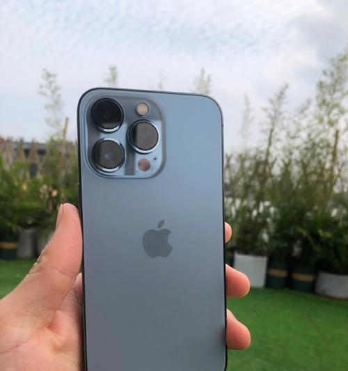 iPhone13拍照技巧（让你的照片更具纪念意义——教你在iPhone13上使用时间水印功能）