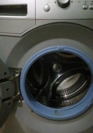 洗衣机一直加水的原因及修理方法（解决洗衣机不停加水的实用指南）