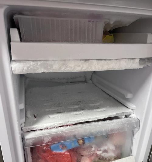 解决冰箱结冰问题的有效方法（如何快速）