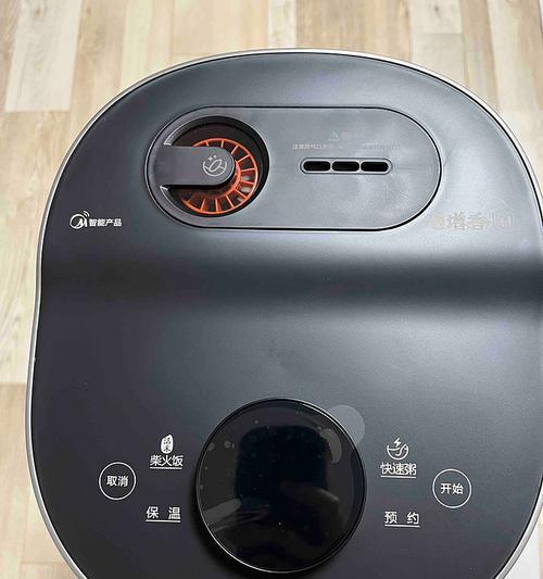 电饭煲盖子难以拿取的解决方法（便捷实用的电饭煲盖子拿取技巧）