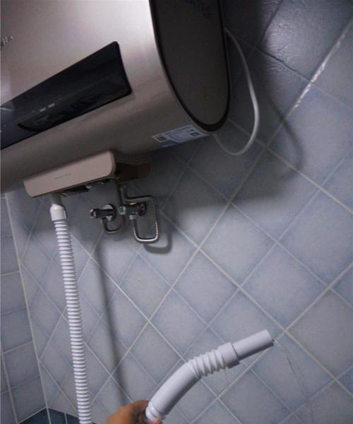 如何正确清洗美的热水器（简单操作）