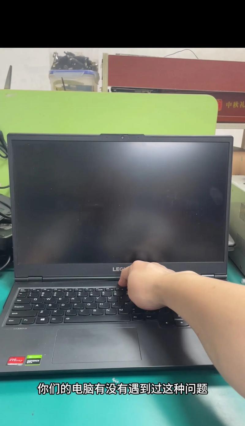 电脑插鼠标后黑屏怎么办？可能的原因是什么？