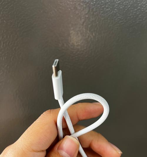 苹果15专用充电器功率是多少瓦？如何选择合适的充电器？