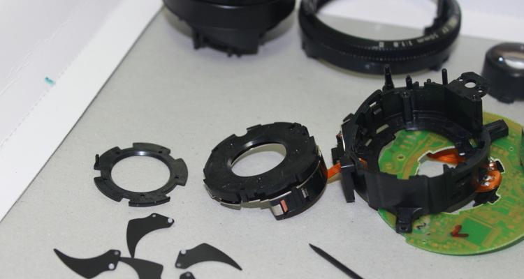 相机镜头开合不顺畅如何调整？