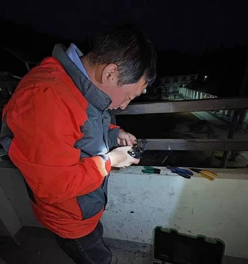 夜幕降临如何安装电视机？