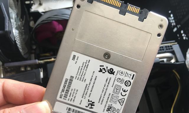 笔记本电脑加内存操作流程是什么？