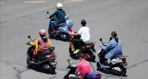 电瓶车与机车相遇时应如何处理？安全驾驶的建议有哪些？