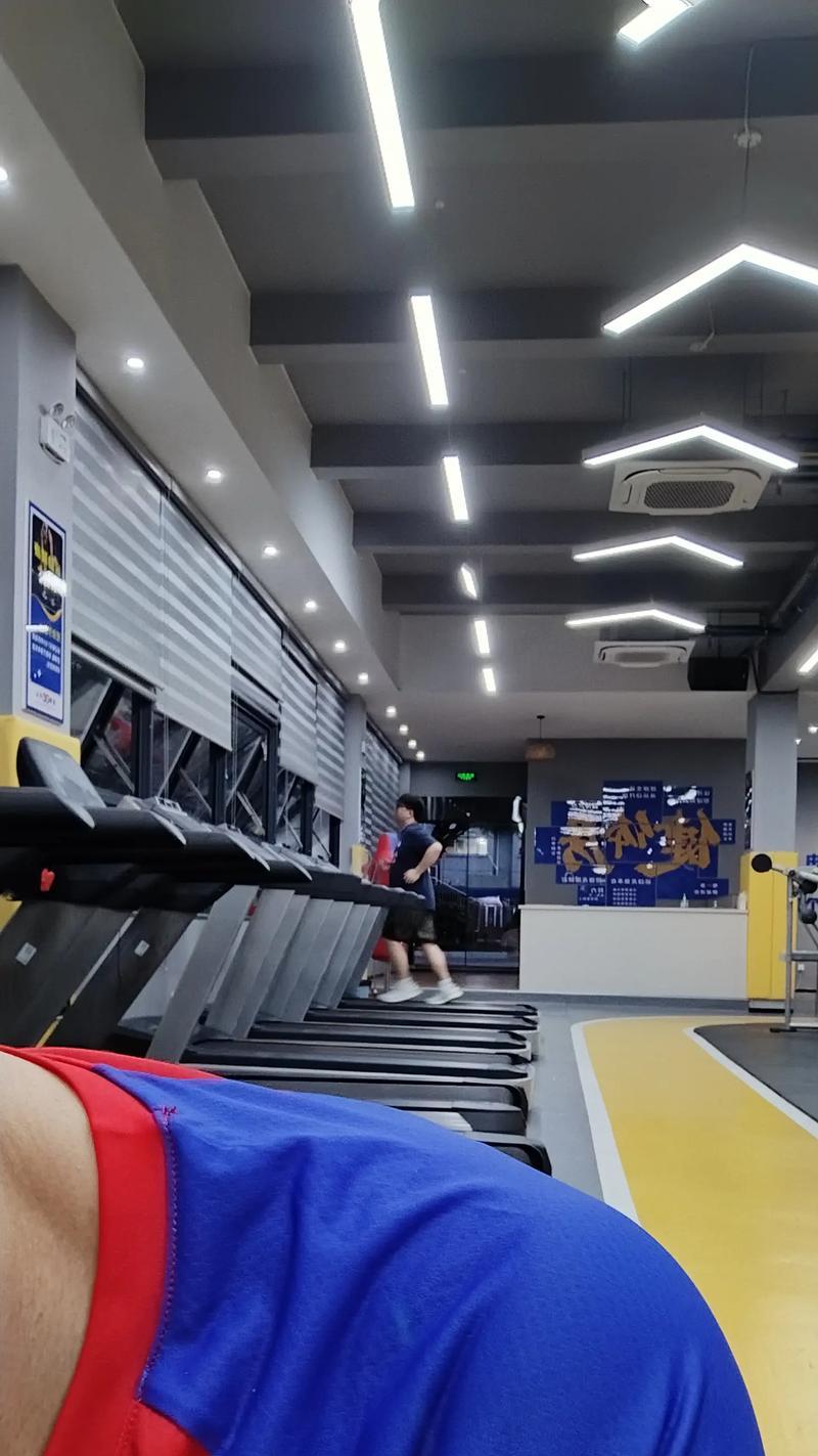 揭秘跑步机为何不累之奥秘（以科学原理解析跑步机为何令人感觉轻松愉快）