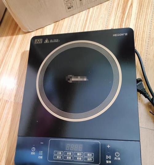 电磁炉外加油烟机的清洗方法（清洗电磁炉外加油烟机的简单步骤及注意事项）