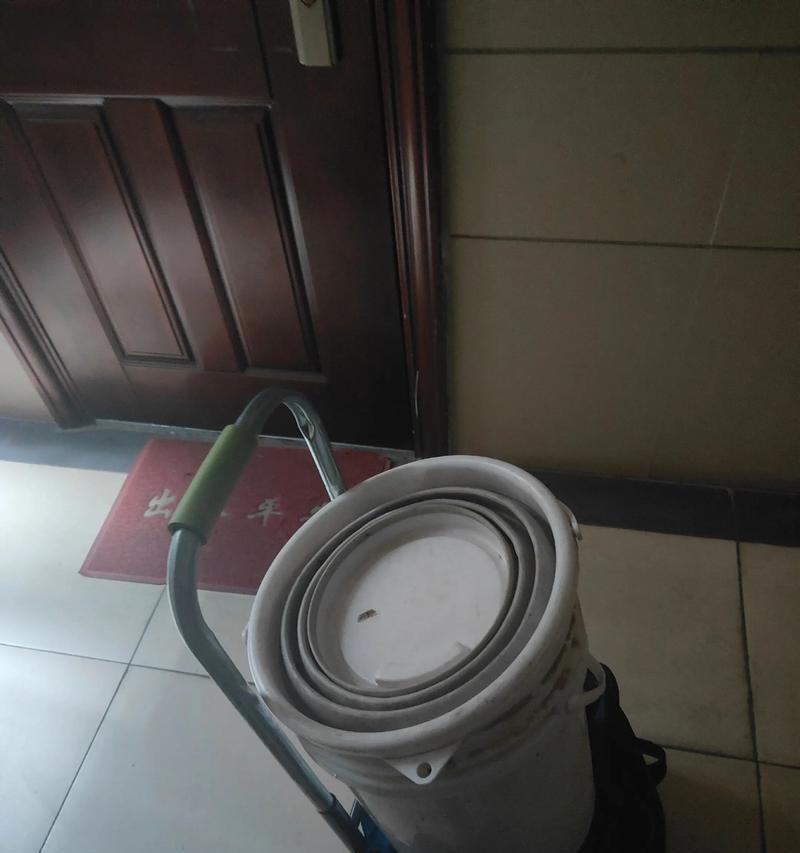 如何用空调清洗油烟机滤网（简便有效的清洗方法及注意事项）