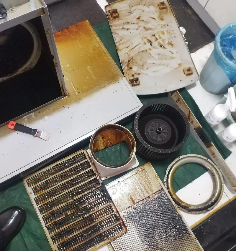 如何拆卸老板油烟机清洗灯？（轻松操作，让厨房环境更清洁）