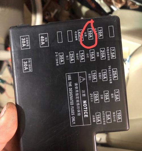跑步机保险丝烧了的拆修方法（快速解决跑步机保险丝烧毁的问题）