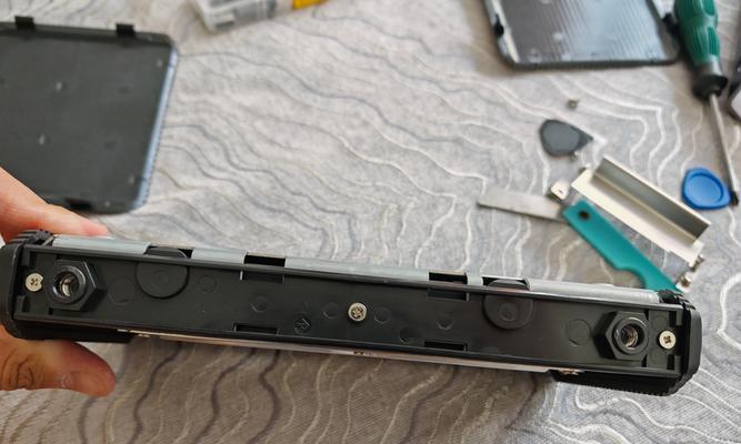 移动硬盘的螺丝怎么拆？拆卸工具和方法是什么？