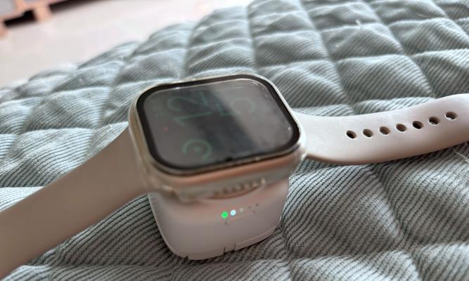 如何避免iWatch充电时闪白苹果（iWatch充电注意事项）
