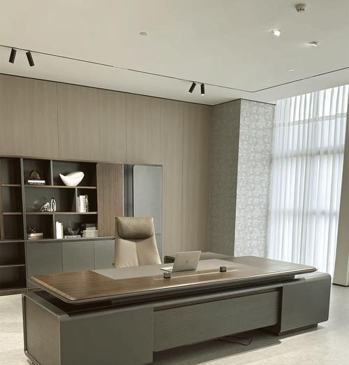 老板桌台式电脑如何正确摆放？