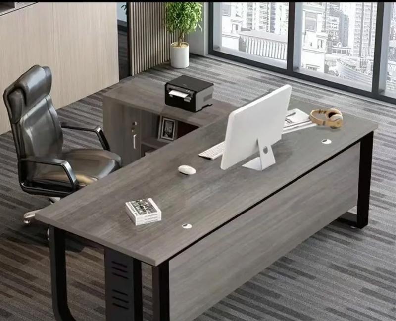 老板桌台式电脑如何正确摆放？